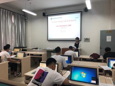 《单片机应用技术》课程实操考试顺利完成 以技能为核心，推动考试改革与职业化发展